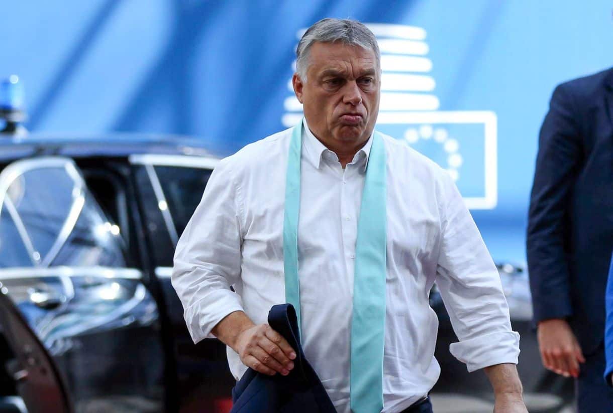 Orbán Viktor a háborús narratívát kritizáló politikus portréja.