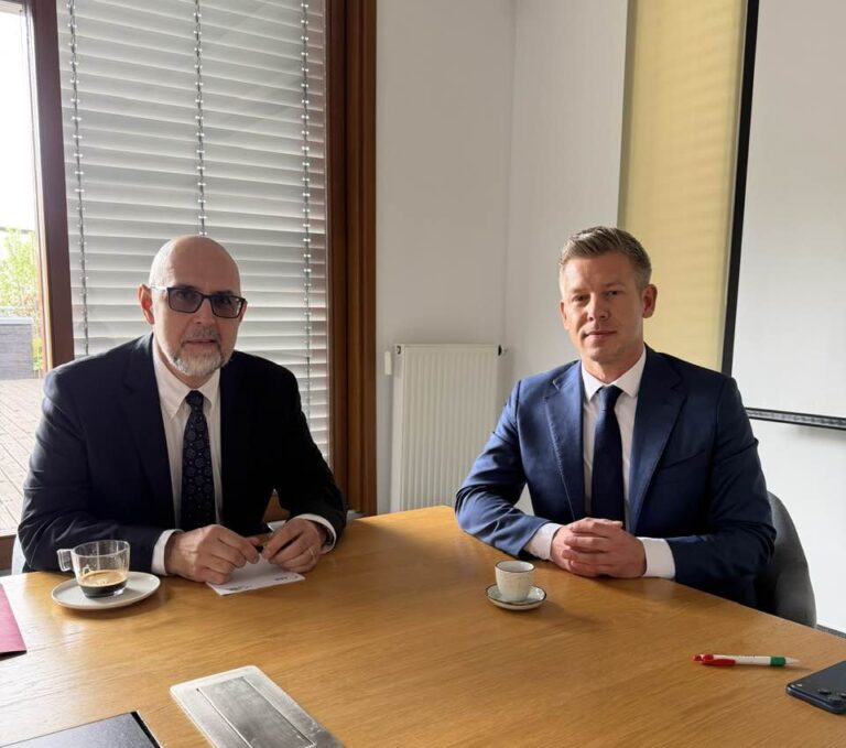 Magyar Péter: Garanciát kaptam arra, hogy az RMDSZ a jövőben tartózkodni fog a magyar pártpolitikai küzdelembe való beavatkozástól