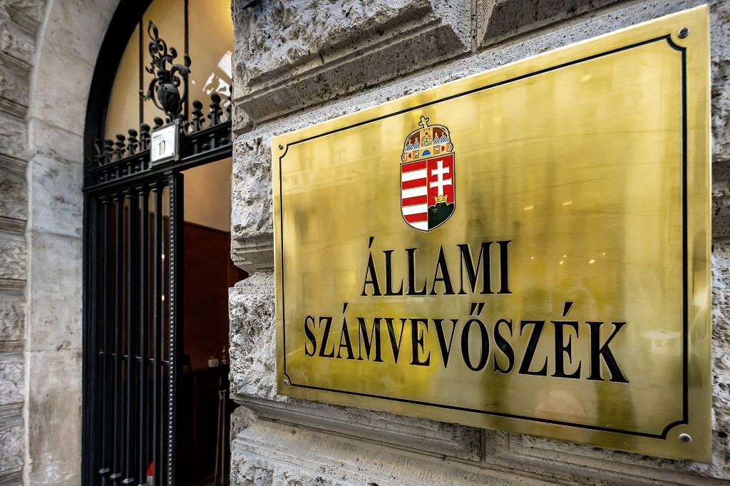 MNB-botrány: ügyészségi nyomozók jelentek meg az Állami Számvevőszéknél, iratokat foglaltak le
