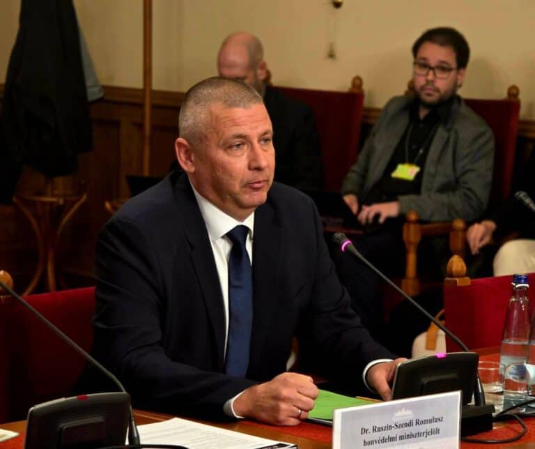 Ruszin-Szendi Romulusz a Tisza-kormány képviselője a bizottsági ülésen.