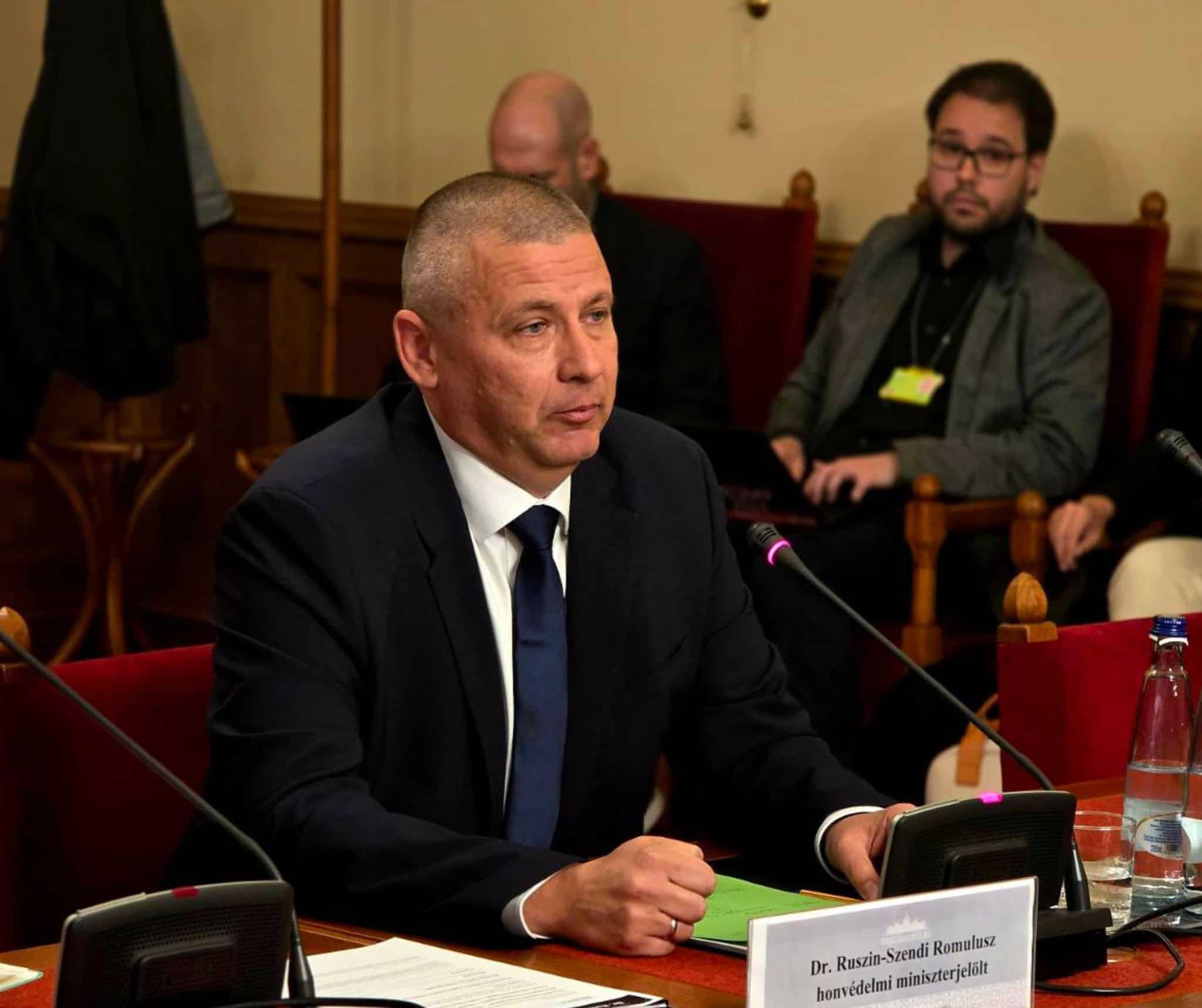 Ruszin-Szendi Romulusz a Tisza-kormány képviselője a bizottsági ülésen.